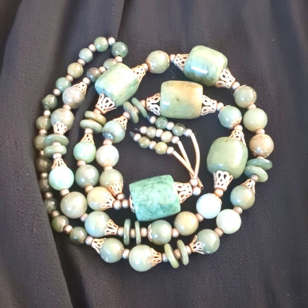 Vintage Chunky Jade Bead Necklace 17 inches long - Picture 5 of 10